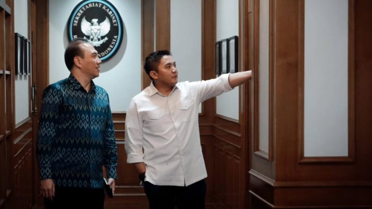 Pendapatan Ojol Melonjak? Seskab & GoTo Bahas Angka Fantastis! pendapatan ojol melonjak seskab amp goto bahas angka fantastis