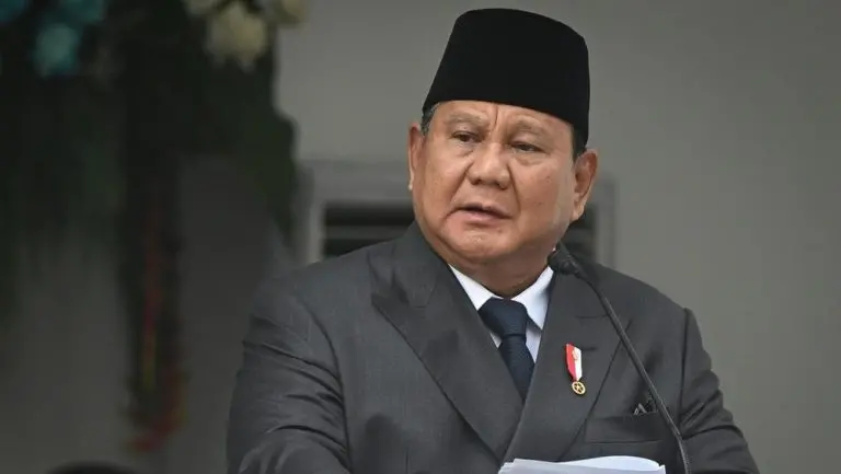 prabowo jawab pedas kritik media asing