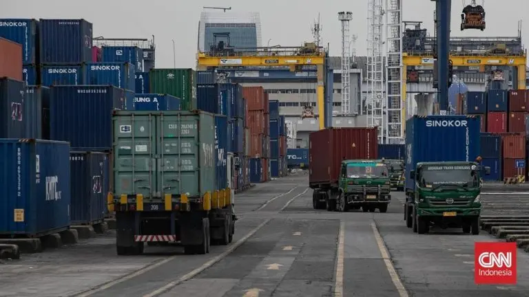 Priok Memanas Ribuan Kontainer Tak Bergerak priok memanas ribuan kontainer tak bergerak