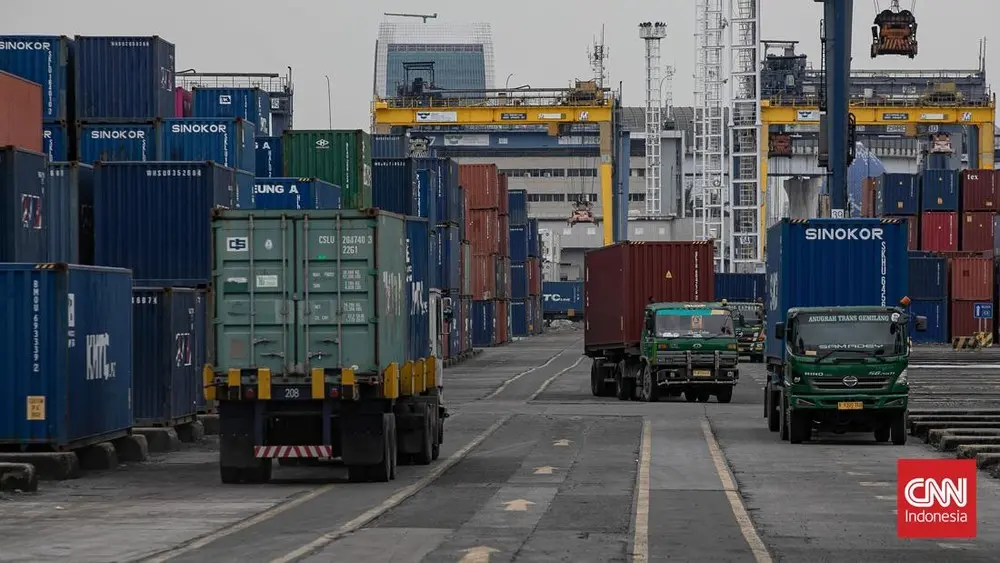 Priok Memanas Ribuan Kontainer Tak Bergerak