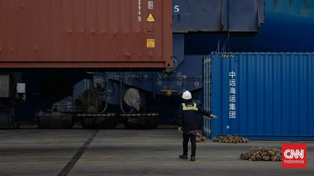 Rupiah Rp18 Ribu Industri RI Terancam Badai