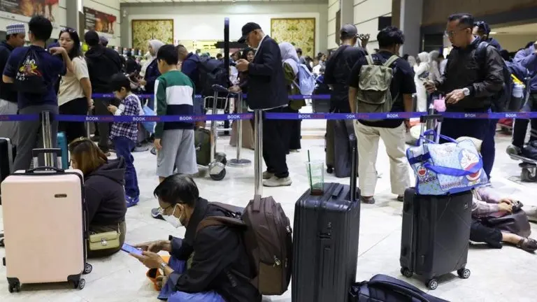 6 Bandara Kembali Lumpuh Imbas Erupsi Krakatau 6 bandara kembali lumpuh imbas erupsi krakatau
