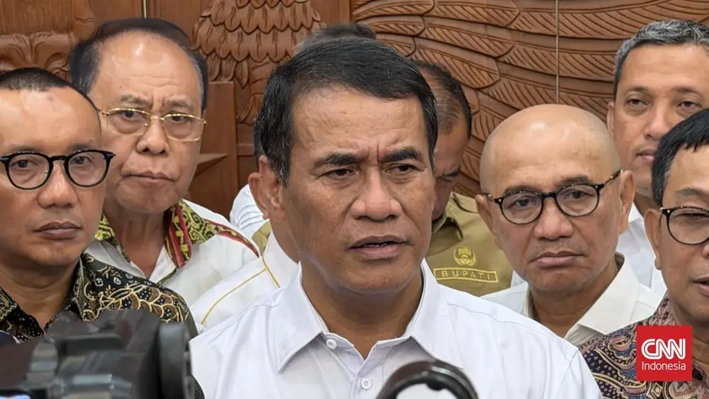 Amran Gebrak Meja Bulog Wajib Banjiri Ritel 1 Amran Gebrak Meja Bulog Wajib Banjiri Ritel