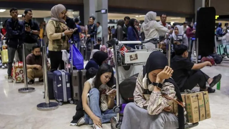Bandara Soetta Tutup Lagi Penerbangan Terganggu Hebat bandara soetta tutup lagi penerbangan terganggu hebat