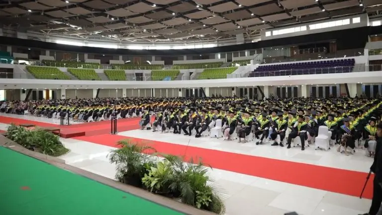misi mulia ribuan wisudawan ums