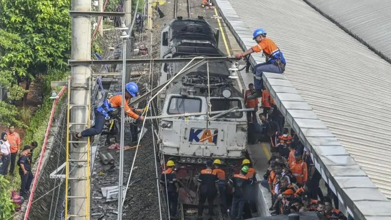 Nasib Masinis Kecelakaan Bekasi di Tangan KAI nasib masinis kecelakaan bekasi di tangan kai