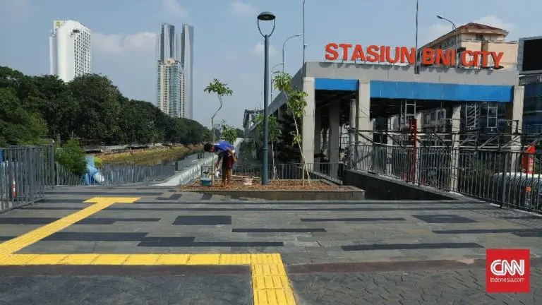 Wajah Baru Stasiun Karet Bikin Penumpang Melongo wajah baru stasiun karet bikin penumpang melongo