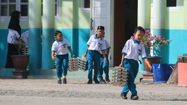cara awasi program makan bergizi gratis