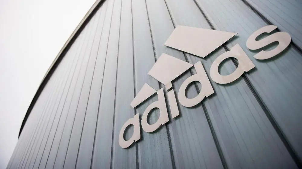 Perang Desain Adidas vs White Fox