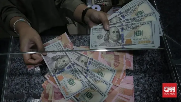 rupiah menguat ke level rp17 900