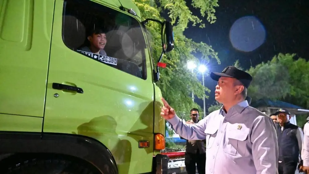 Truk Overload Tak Bisa Lagi Menyeberang