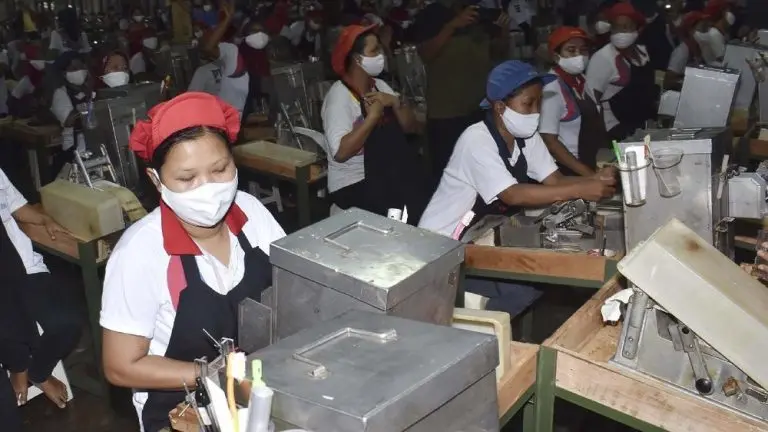 UU Baru Lindungi Buruh atau Sekadar Formalitas uu baru lindungi buruh atau sekadar formalitas